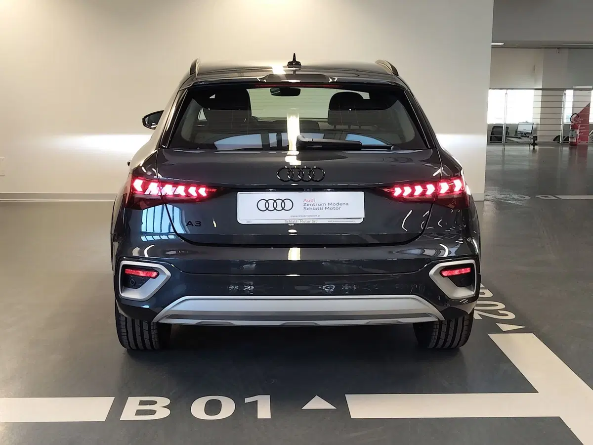 Audi A3 Sportback nuova a Modena (5)
