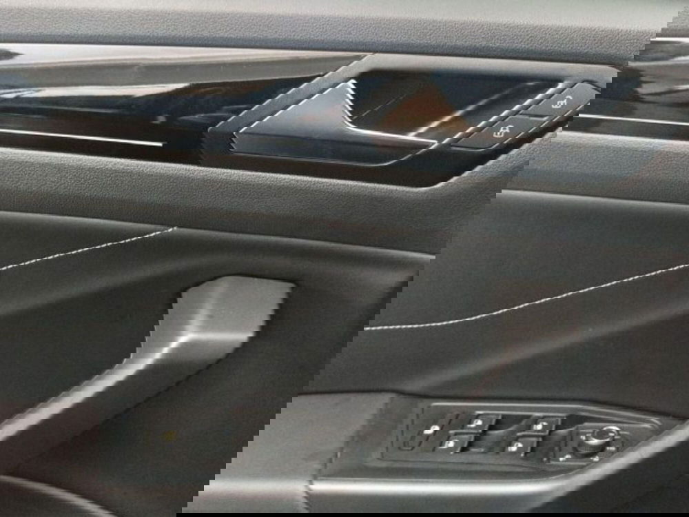 Volkswagen T-Roc usata a Novara (16)