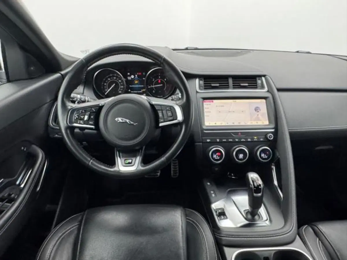 Jaguar E-Pace usata a Como (10)