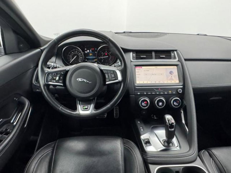 Jaguar E-Pace usata a Como (10)