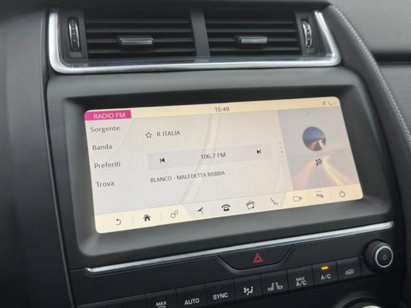 Jaguar E-Pace usata a Como (16)