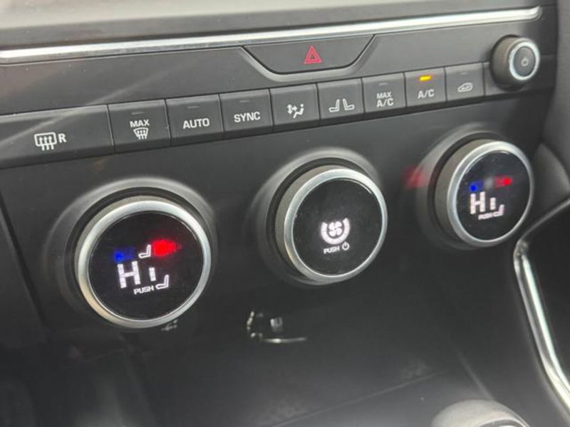 Jaguar E-Pace usata a Como (18)