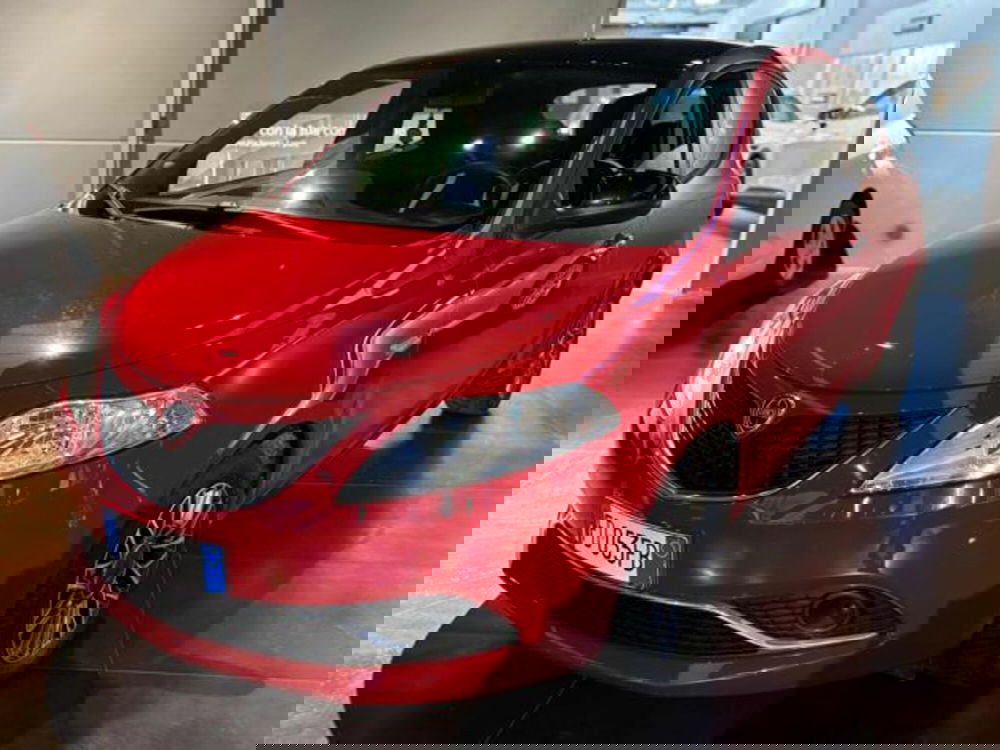 Lancia Ypsilon usata a Pesaro-Urbino (2)