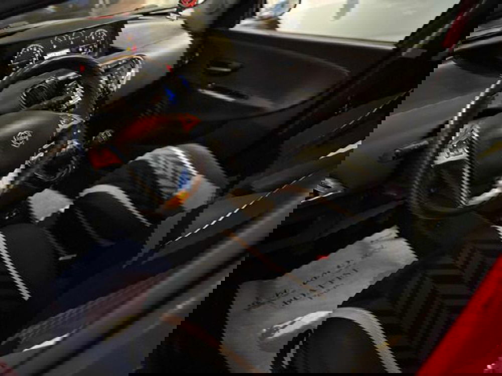 Lancia Ypsilon usata a Pesaro-Urbino (4)