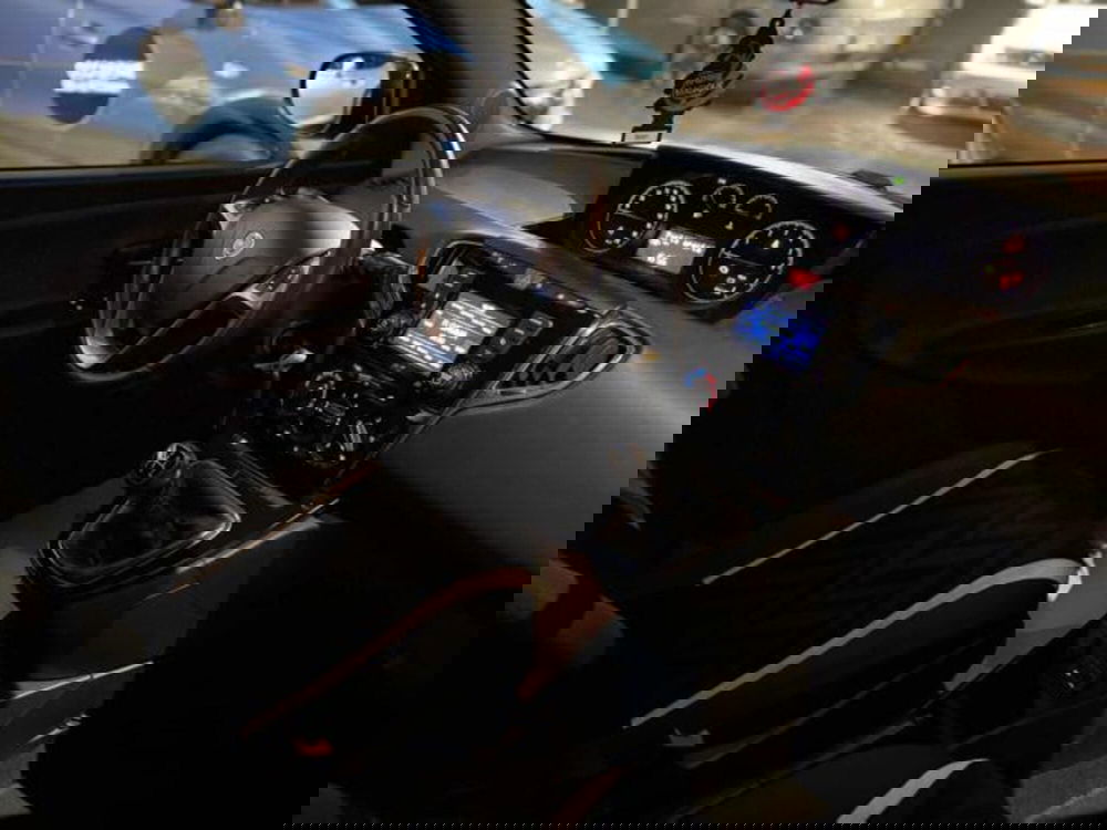 Lancia Ypsilon usata a Pesaro-Urbino (6)