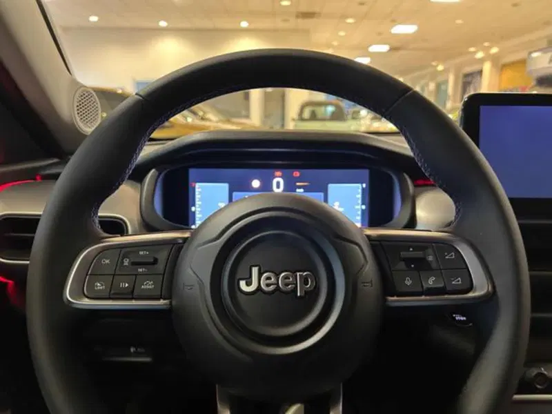 Jeep Avenger nuova a Vercelli (12)