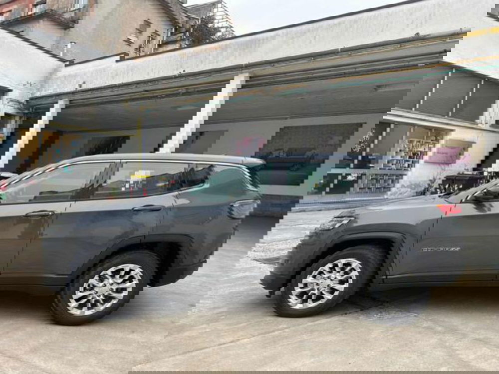 Jeep Compass nuova a Vercelli (8)