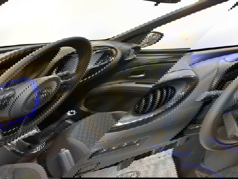 Toyota Aygo X nuova a Monza e Brianza (11)