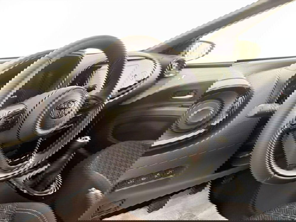 Toyota Aygo X nuova a Monza e Brianza (11)