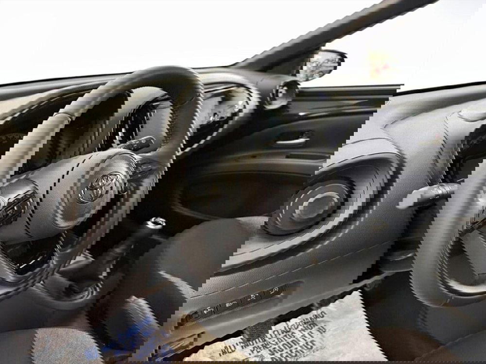 Toyota Aygo X nuova a Monza e Brianza (11)