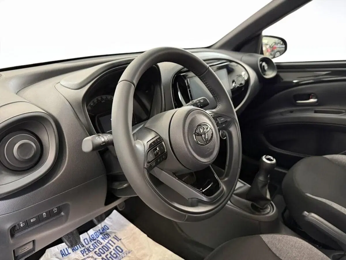 Toyota Aygo X nuova a Monza e Brianza (11)