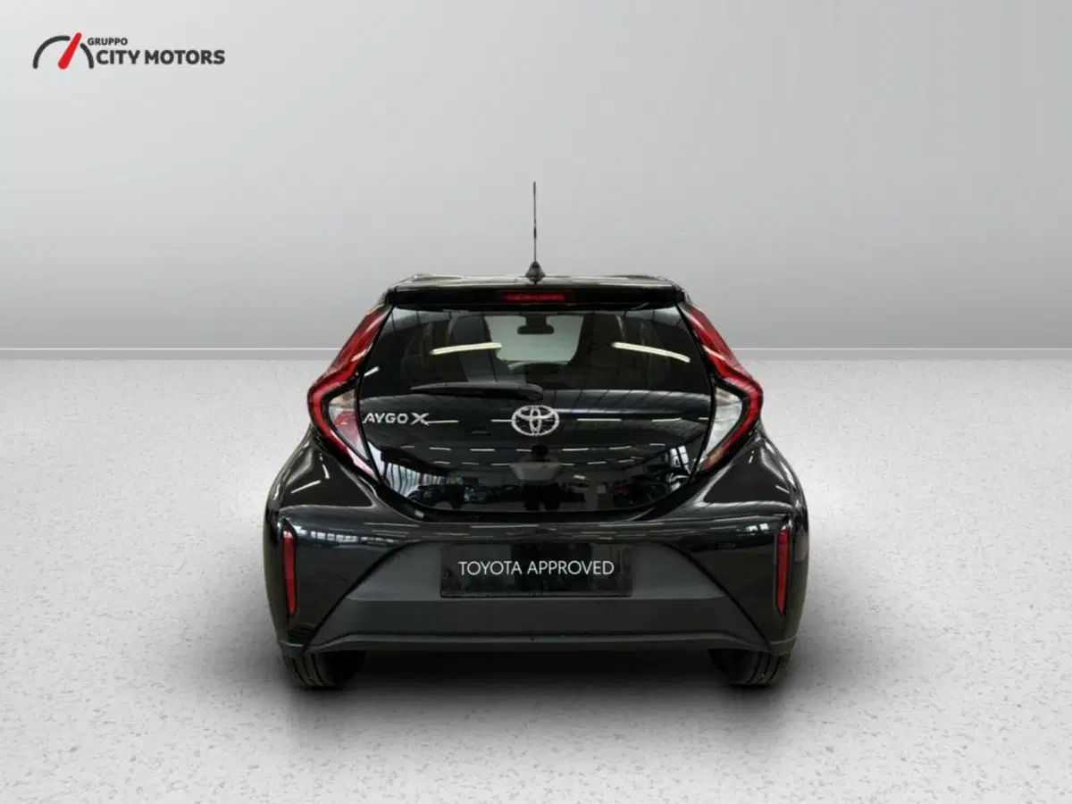 Toyota Aygo X nuova a Monza e Brianza (5)