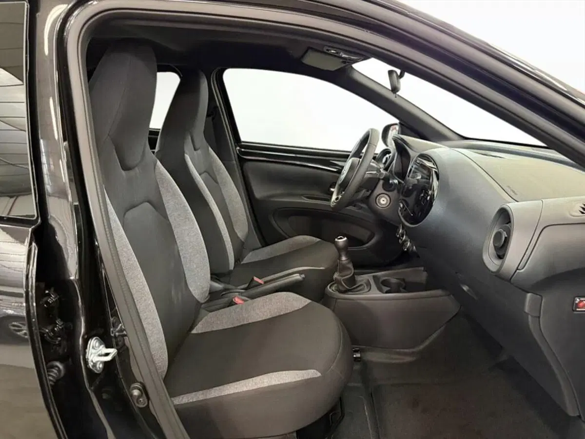 Toyota Aygo X nuova a Monza e Brianza (9)