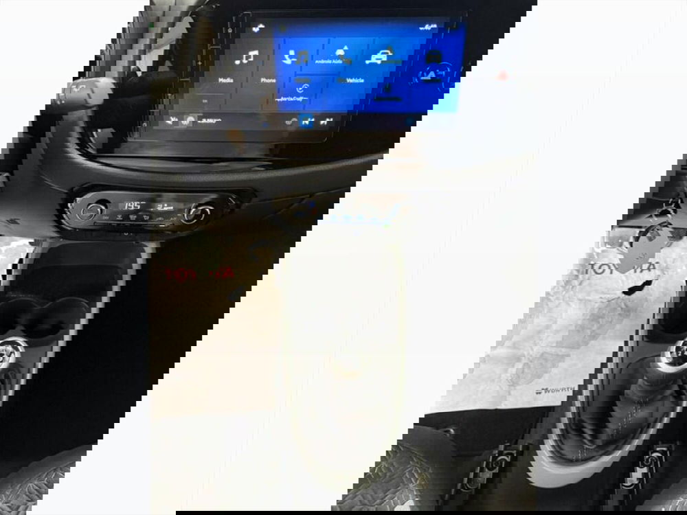 Toyota Aygo X nuova a Monza e Brianza (12)