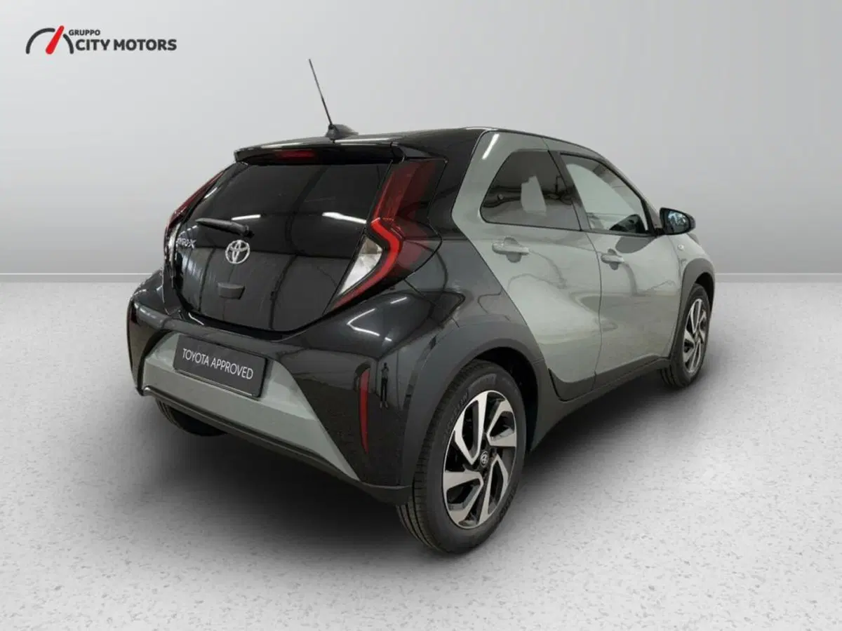 Toyota Aygo X nuova a Monza e Brianza (6)
