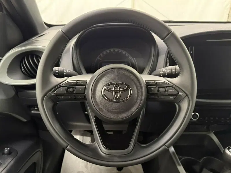Toyota Aygo X nuova a Monza e Brianza (6)