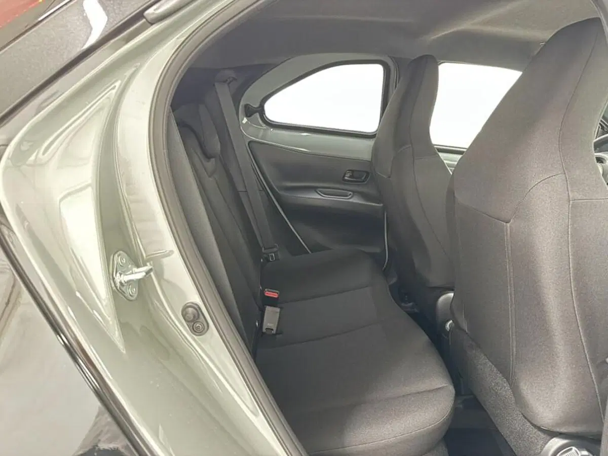 Toyota Aygo X nuova a Monza e Brianza (8)