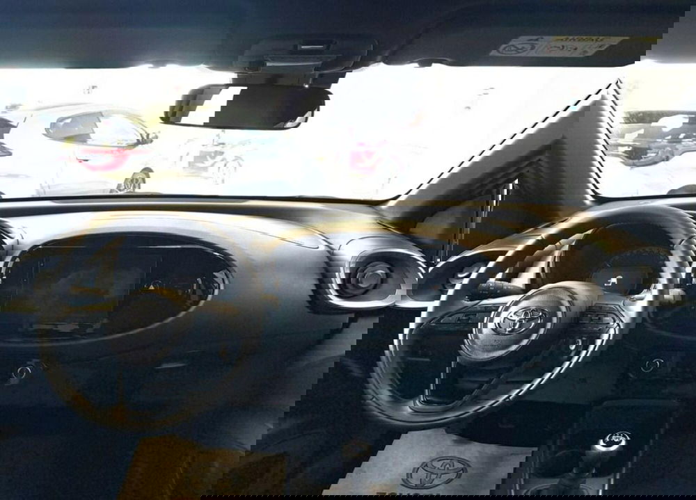 Toyota Aygo X nuova a Monza e Brianza (8)