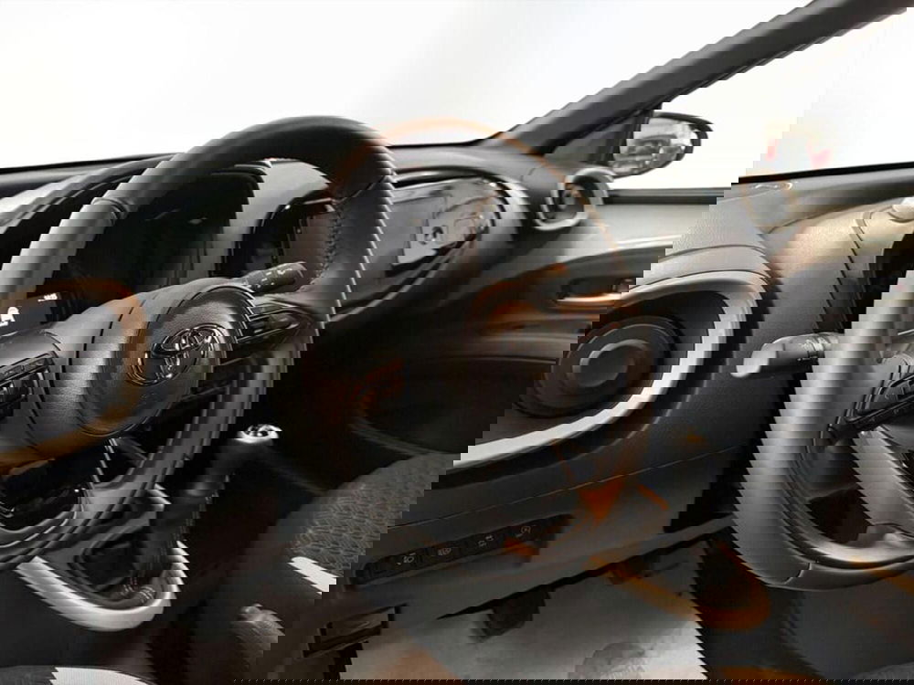 Toyota Aygo X nuova a Monza e Brianza (11)