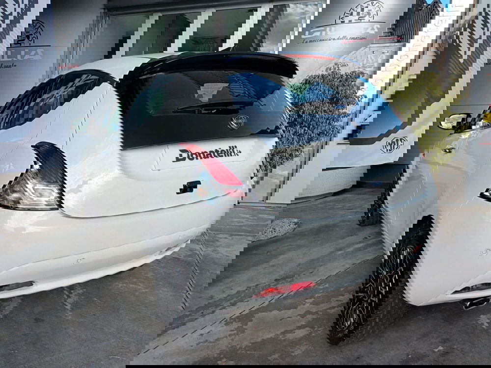 Lancia Ypsilon usata a Bari (17)