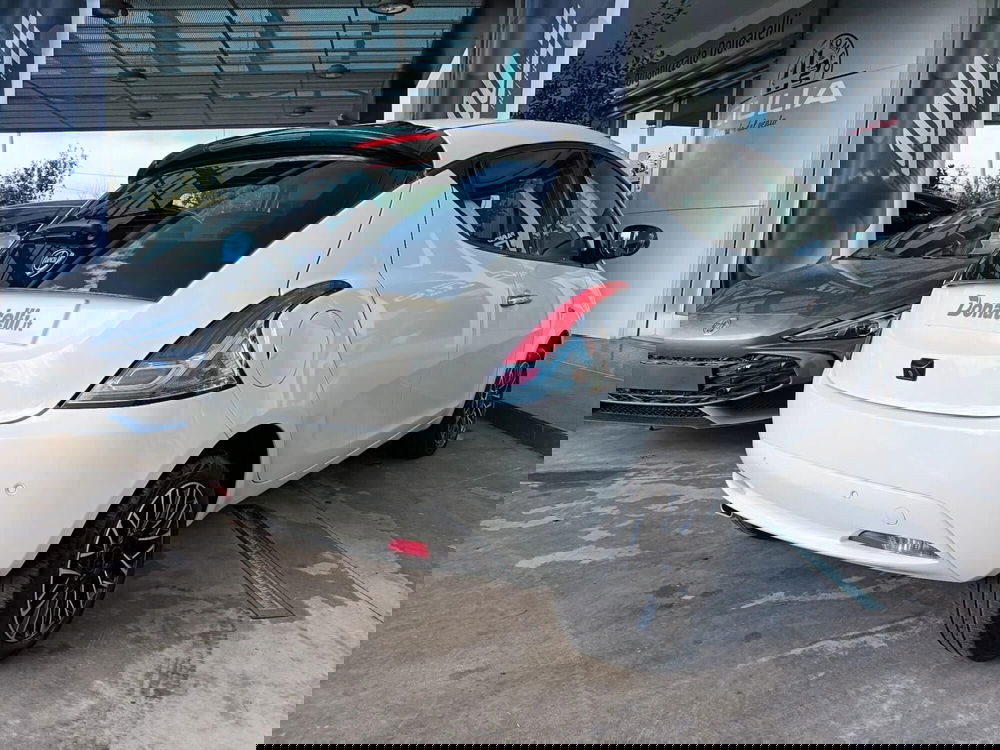 Lancia Ypsilon usata a Bari (19)