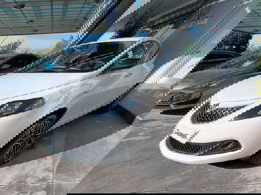 Lancia Ypsilon usata a Bari (4)