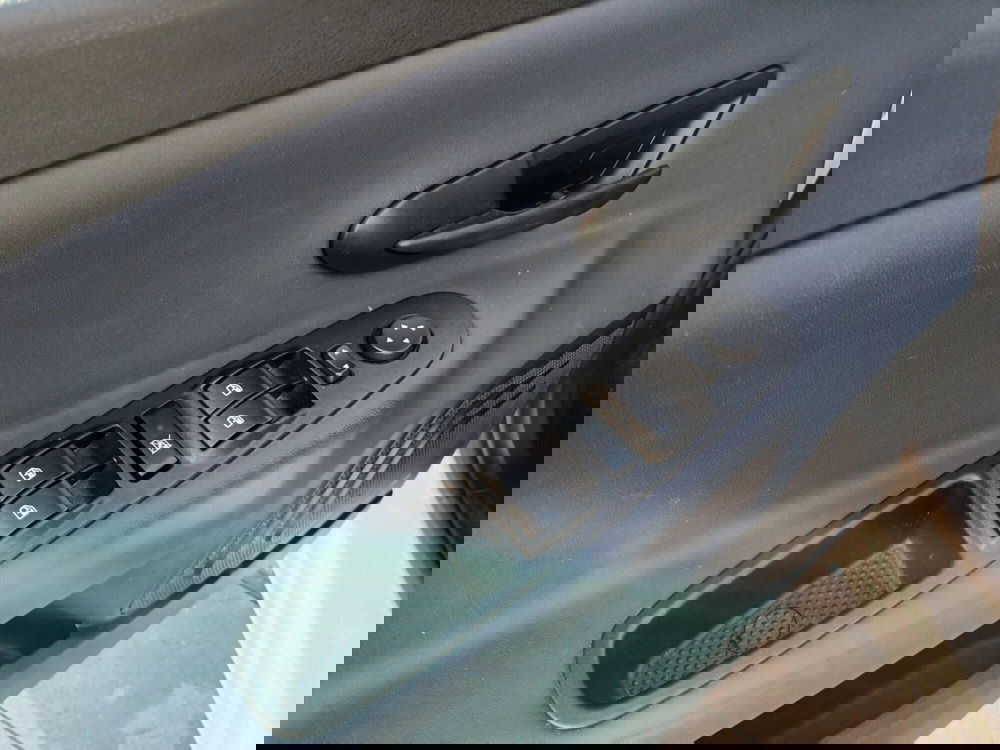 Lancia Ypsilon usata a Bari (8)