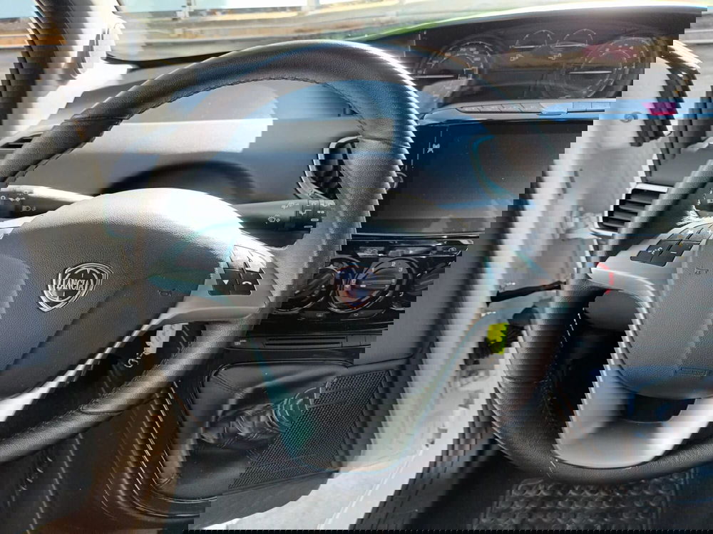 Lancia Ypsilon usata a Bari (9)
