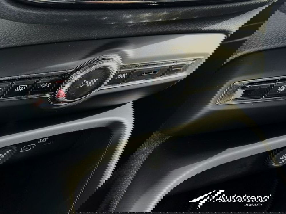 Volvo XC40 usata a Lecce (15)