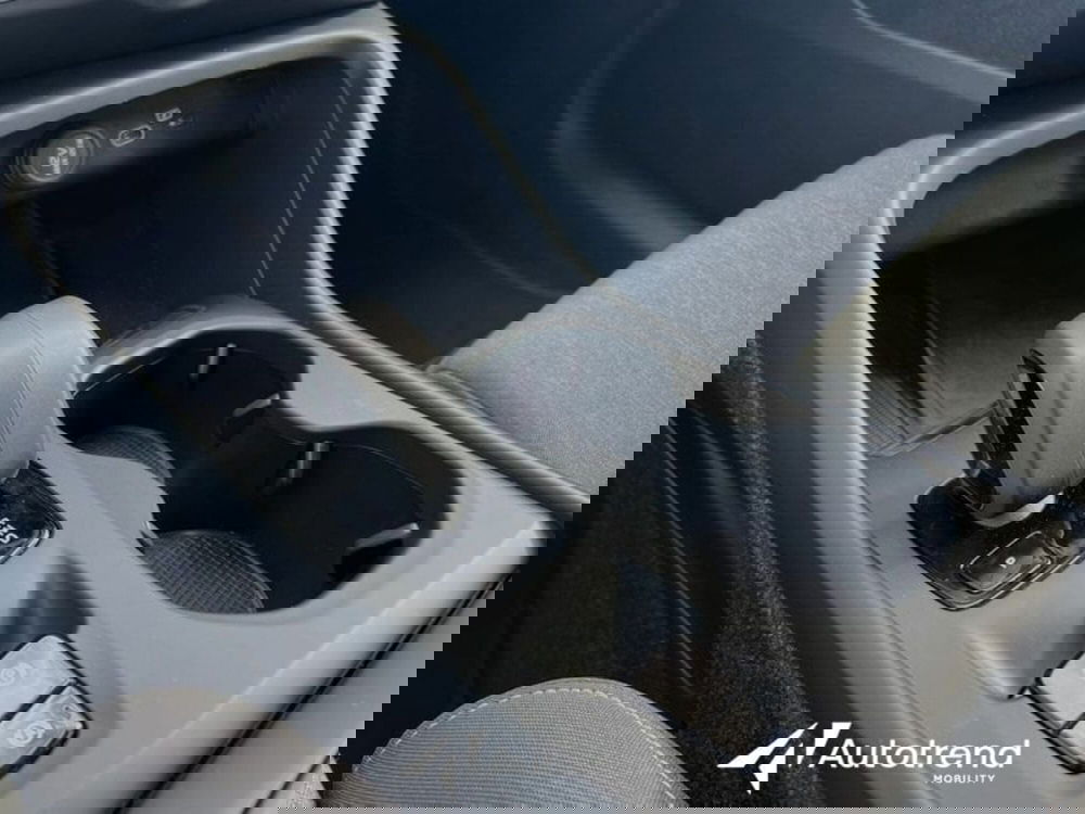 Volvo XC40 usata a Lecce (16)