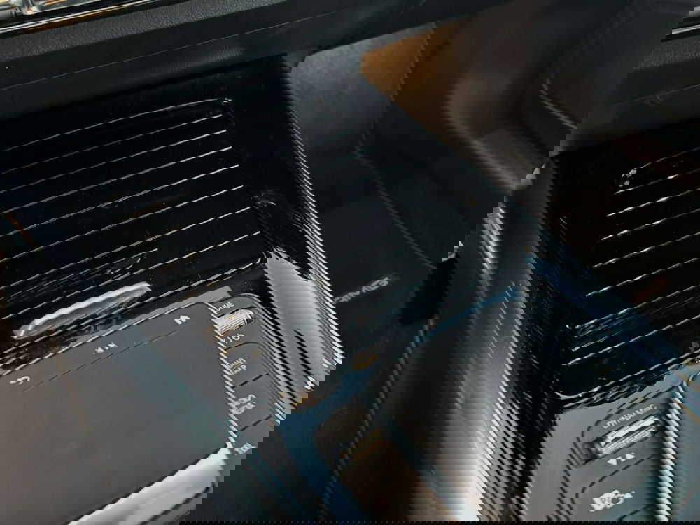 Mercedes-Benz GLA SUV usata a Bari (18)