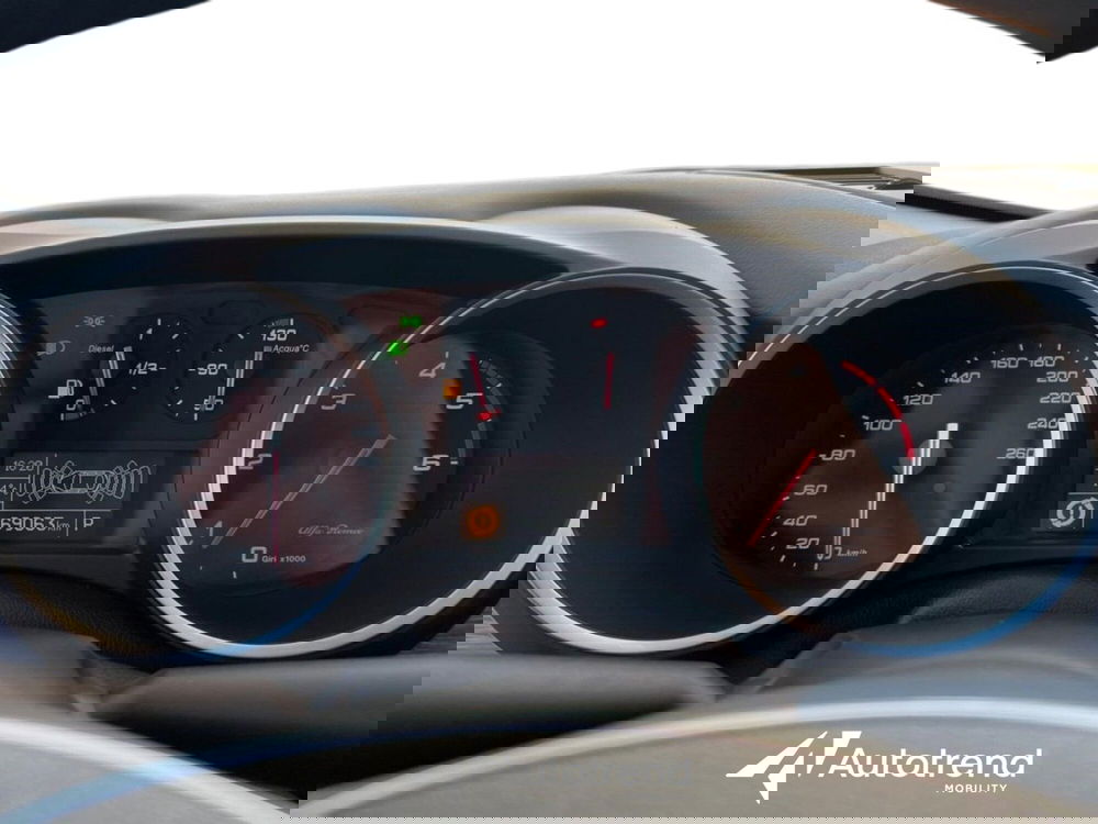 Alfa Romeo Giulietta usata a Bari (8)