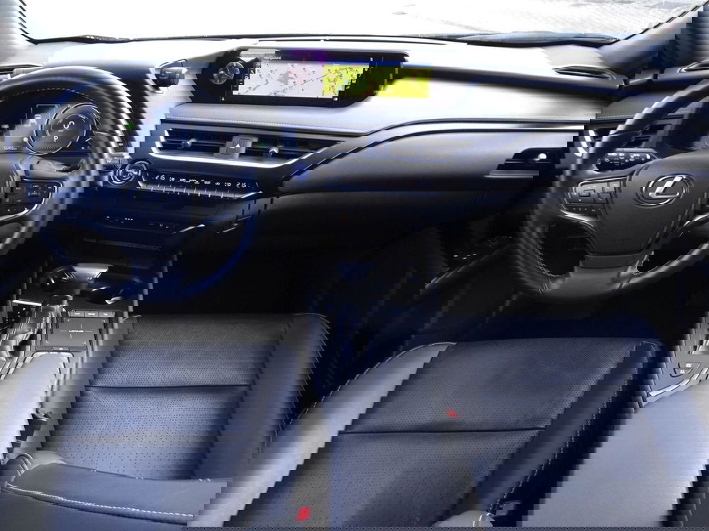 Lexus UX usata a Treviso (12)