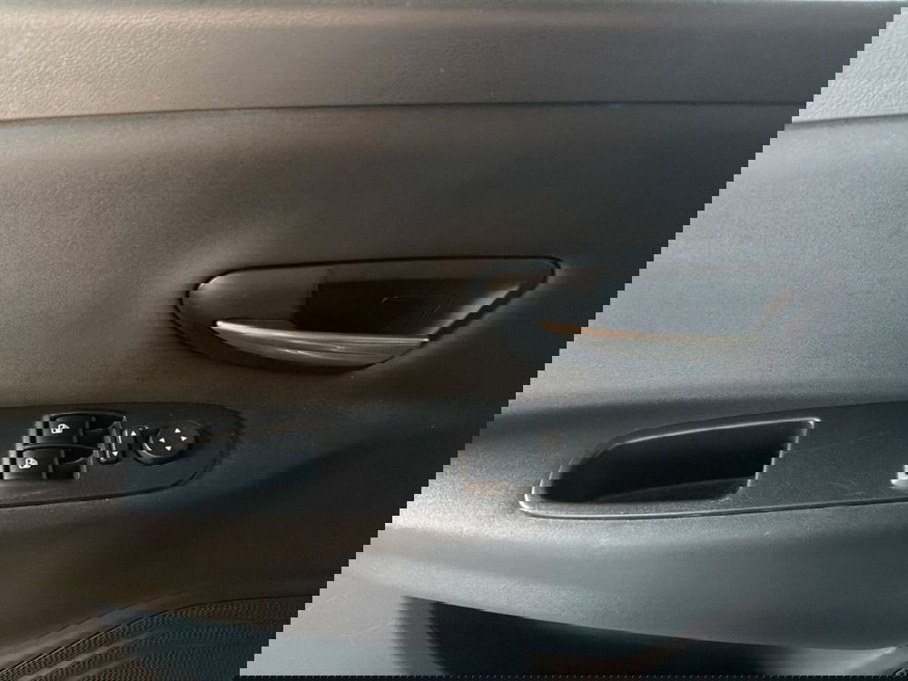 Lancia Ypsilon usata a Bergamo (17)