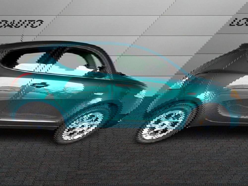 Lancia Ypsilon usata a Bergamo (5)