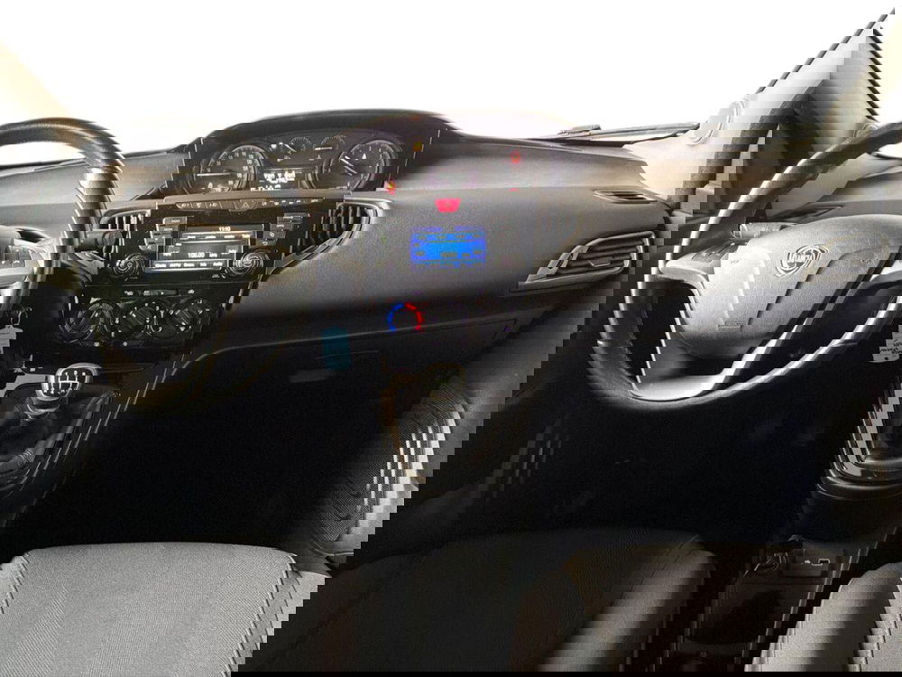 Lancia Ypsilon usata a Bergamo (9)