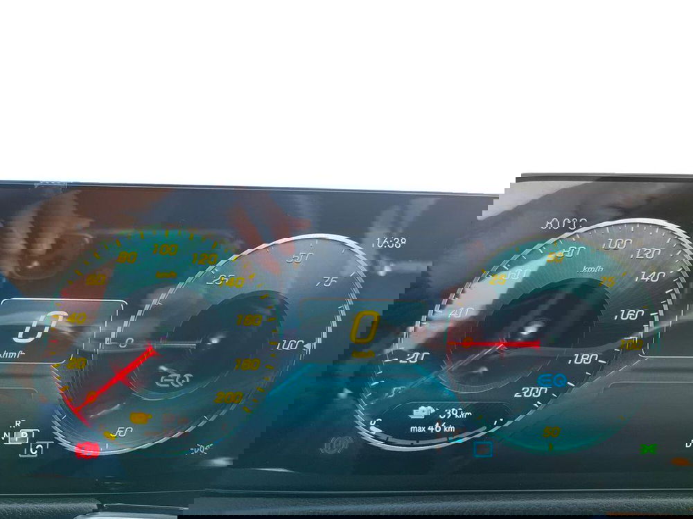 Mercedes-Benz EQB usata a Bari (13)