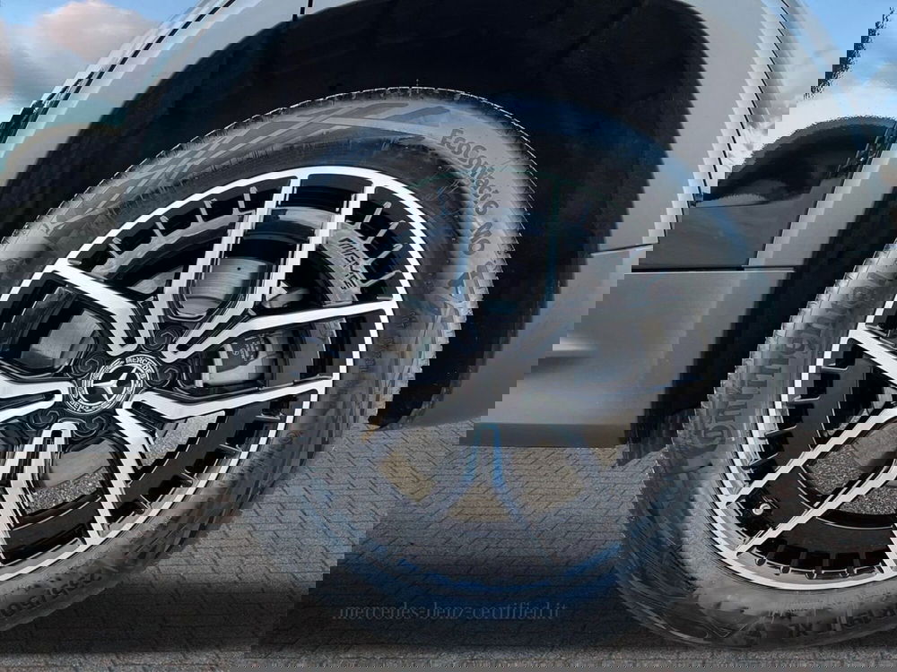 Mercedes-Benz EQB usata a Bari (17)