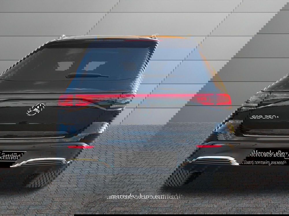 Mercedes-Benz EQB usata a Bari (4)