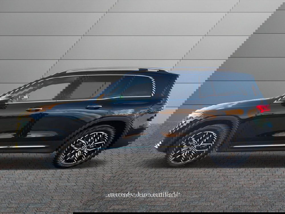 Mercedes-Benz EQB usata a Bari (6)