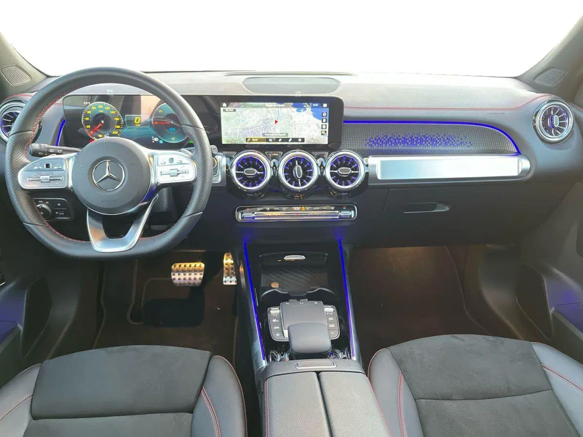 Mercedes-Benz EQB usata a Bari (9)
