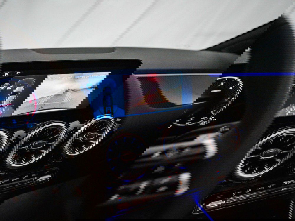 Mercedes-Benz GLA SUV nuova a Macerata (14)