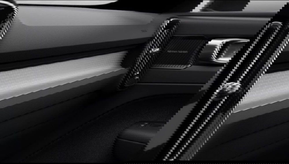 Volvo XC40 nuova a Como (10)