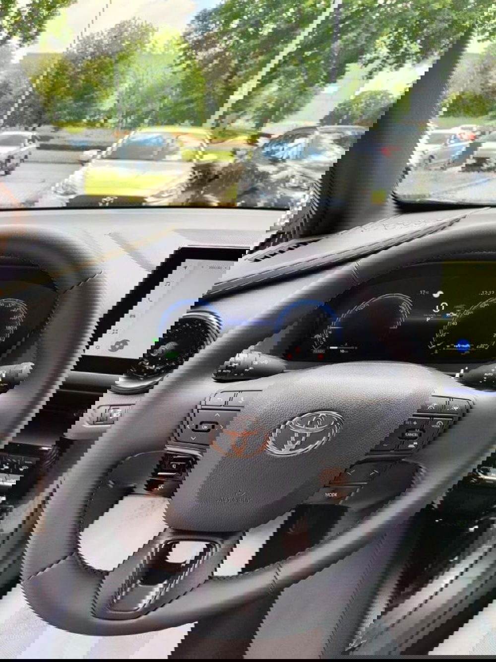 Toyota Toyota C-HR nuova a Perugia (9)