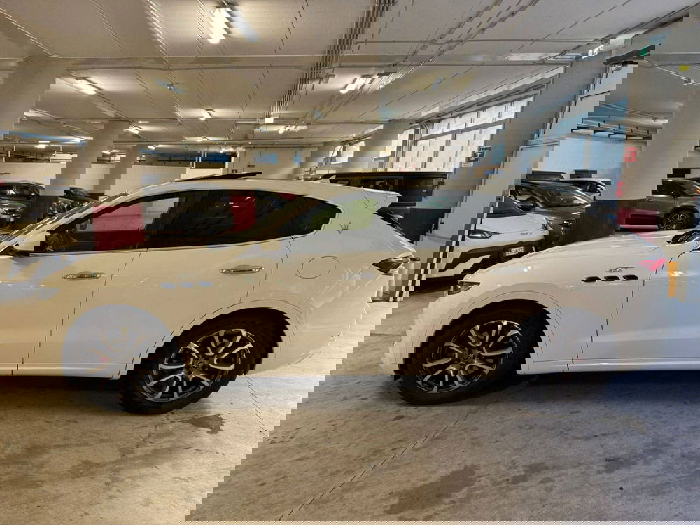 Maserati Levante usata a Salerno (7)