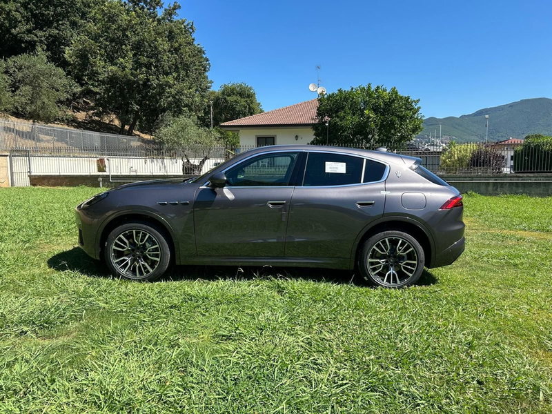 Maserati Grecale nuova a Salerno (11)