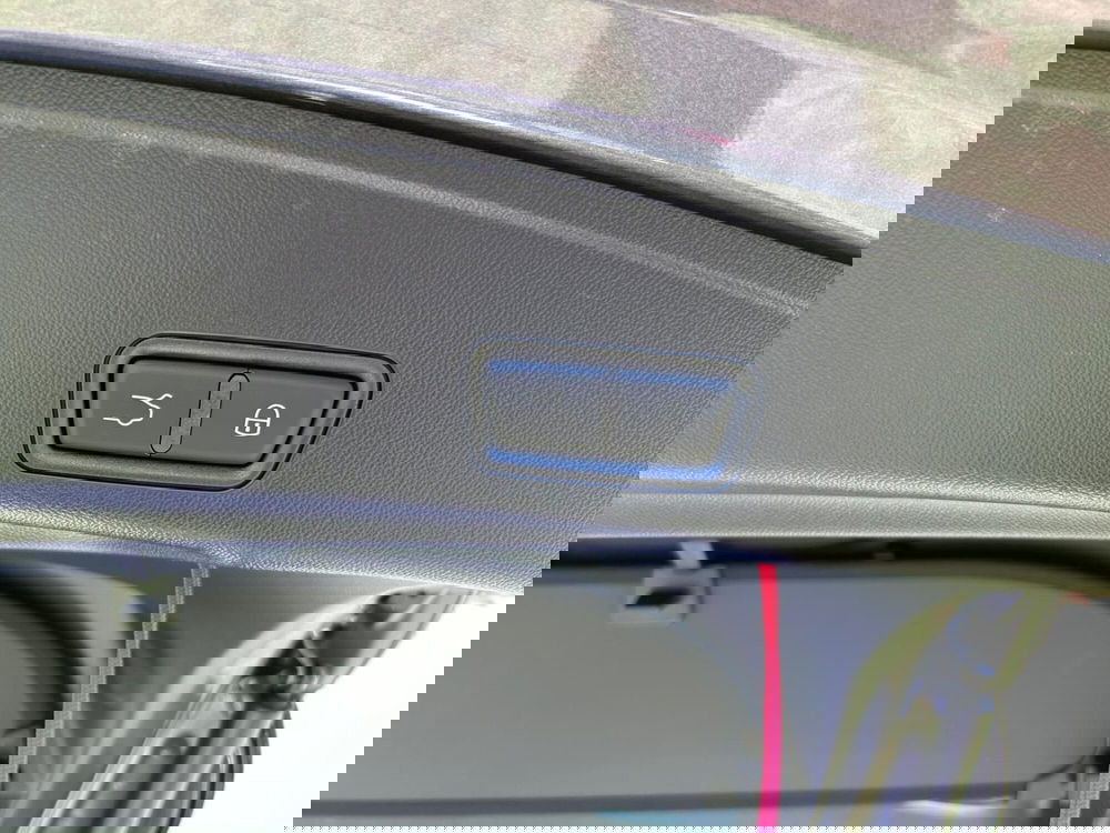 Maserati Grecale nuova a Salerno (17)