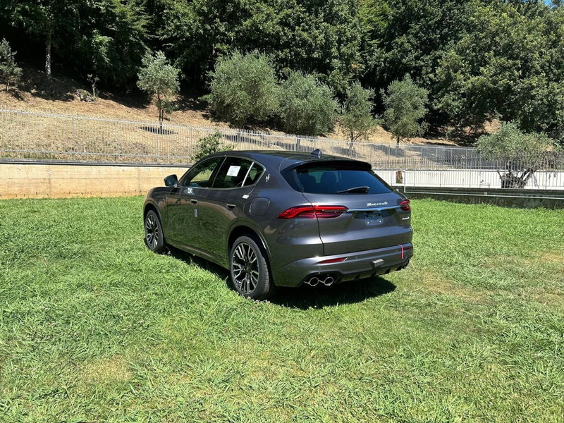 Maserati Grecale nuova a Salerno (4)