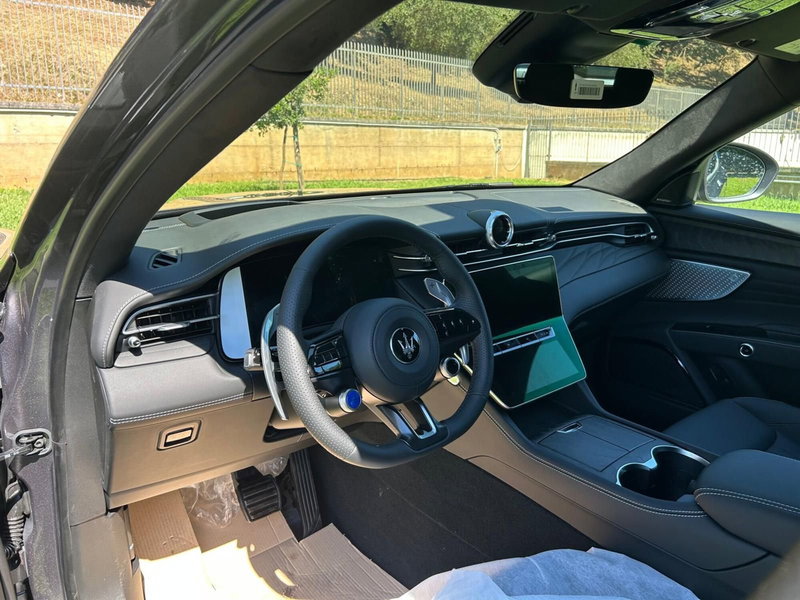 Maserati Grecale nuova a Salerno (8)