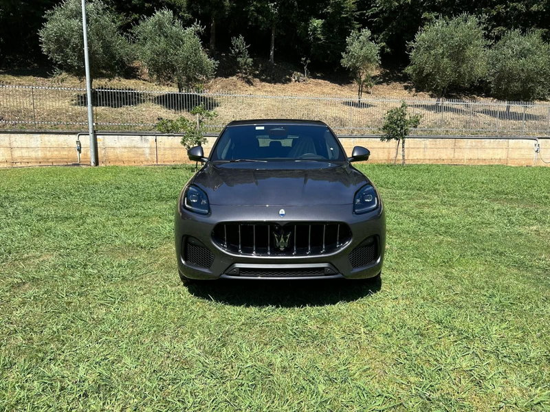 Maserati Grecale nuova a Salerno (9)